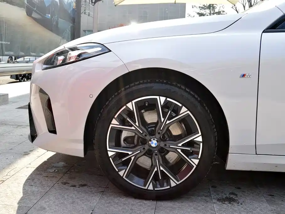 BMW 2 Series 2025 225L M Sport Package фото 13