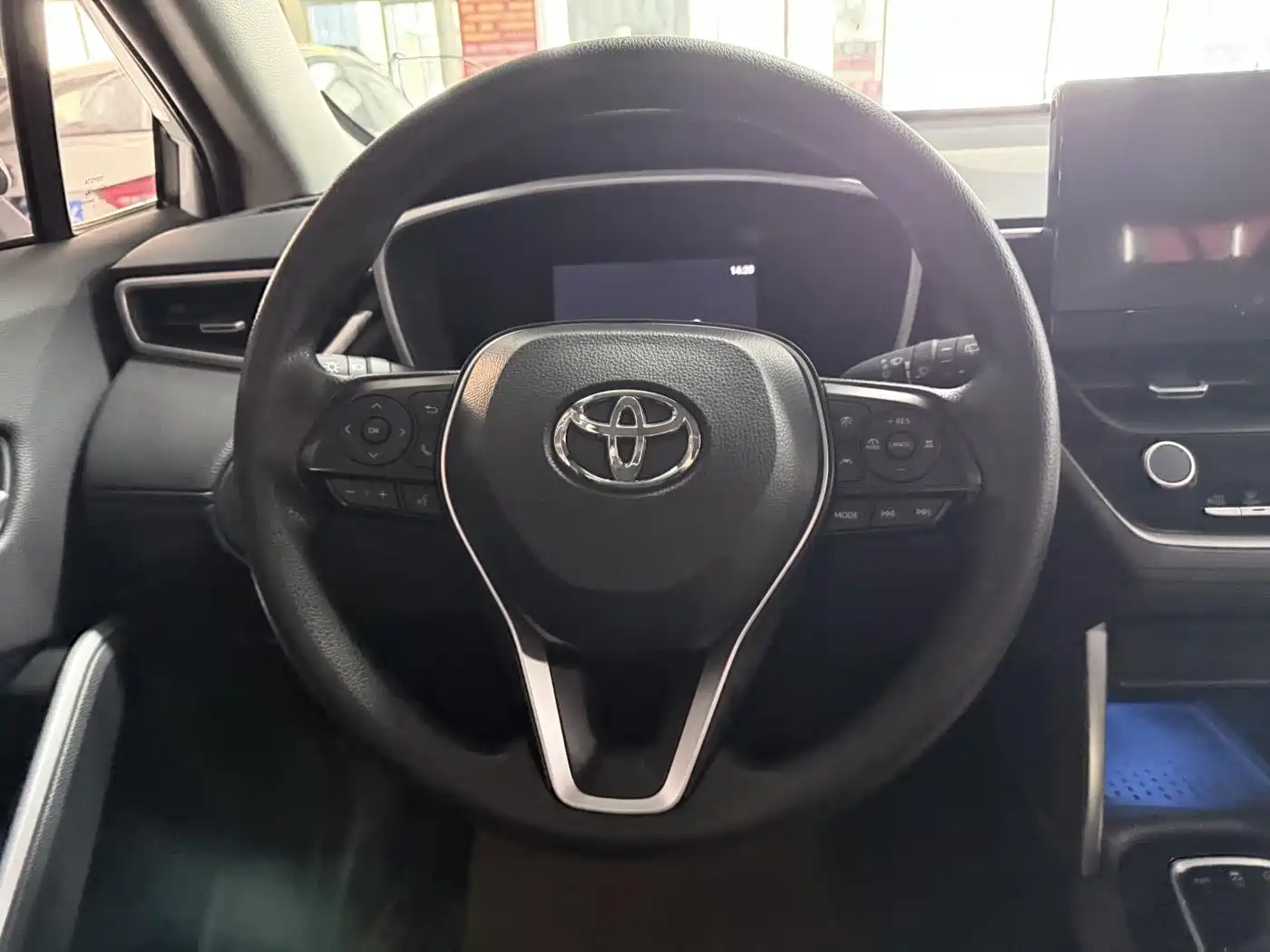 Toyota Frontlander 2023 2.0L CVT Elite Edition фото 15