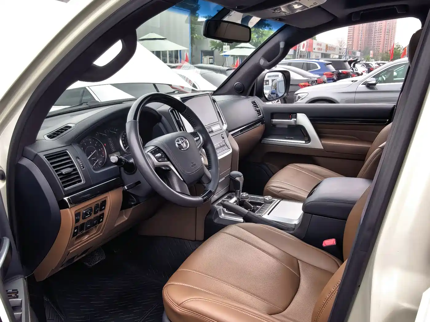 Toyota Land Cruiser (Import) 2015 4.6L V8 Middle East Limited Edition фото 14