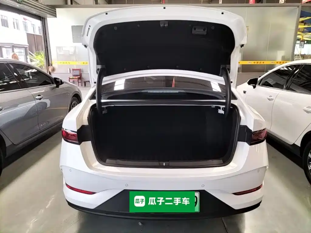 BYD Qin PLUS 2025 DM-i Smart Drive 55KM Leader фото 19