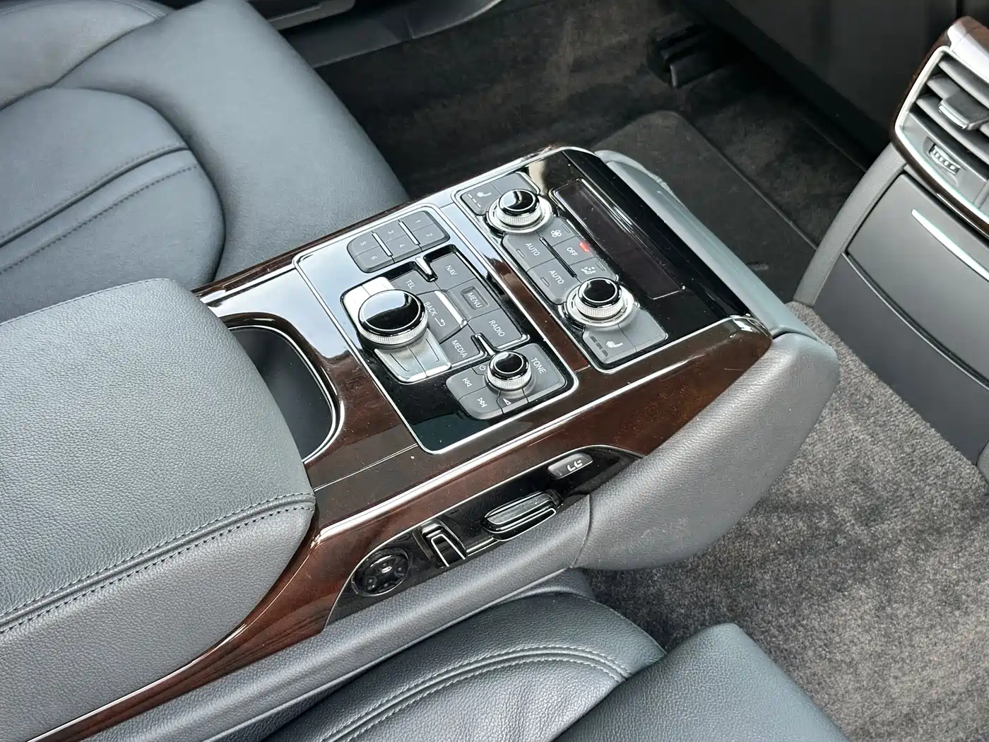 Audi A8 2013 A8L 45 TFSI quattro Comfort фото 19