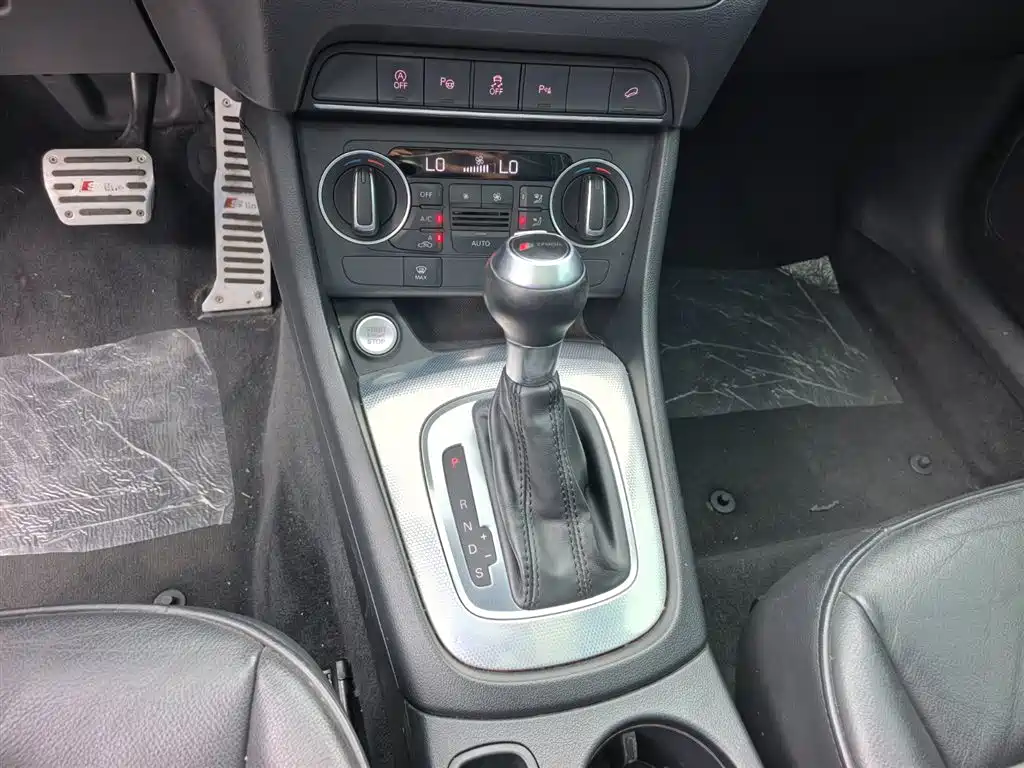 Audi Q3 2016 35 TFSI quattro All-Wheel Drive Fashion Edition фото 14