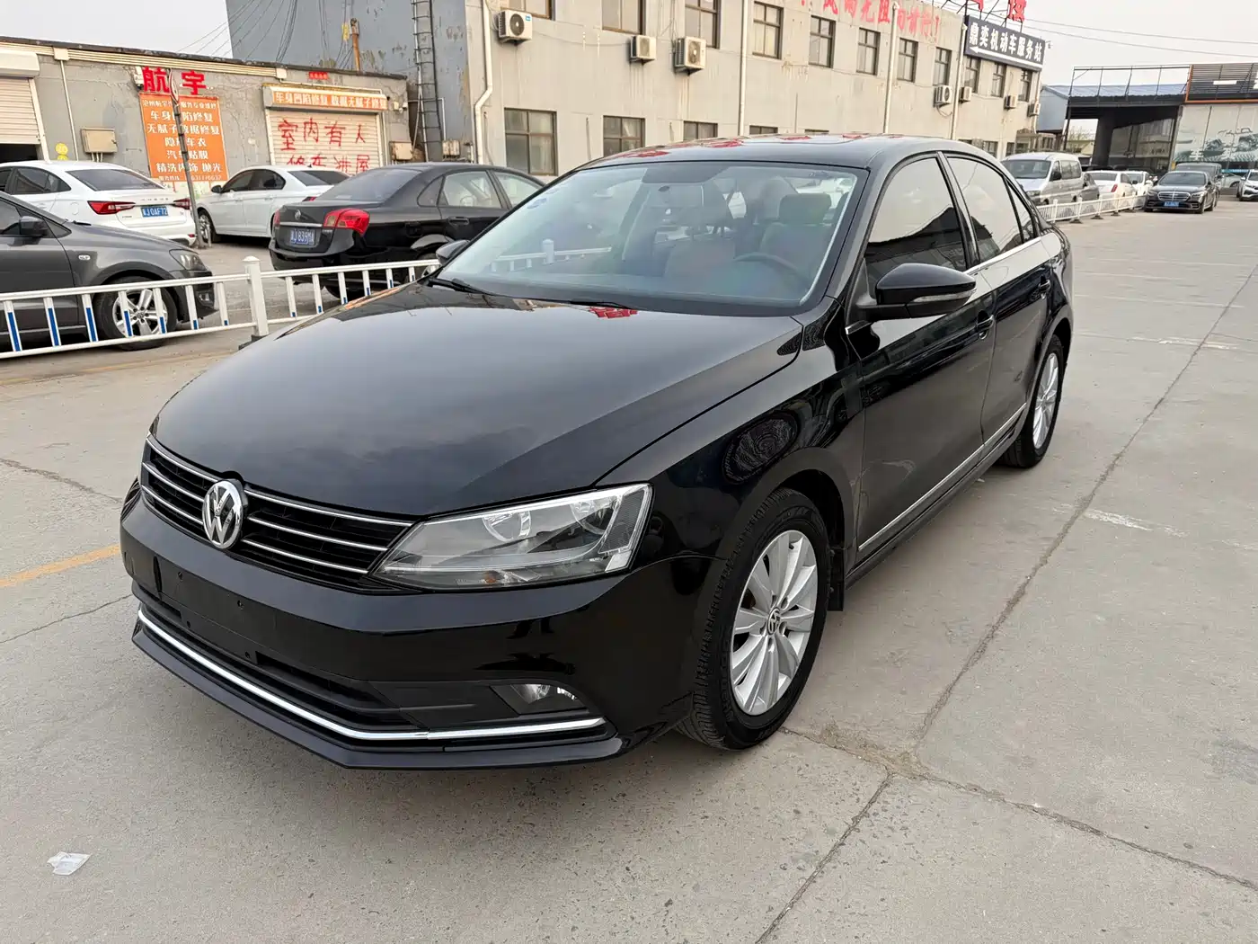 Volkswagen Sagitar 2015 1.6L Automatic Comfort фото 2