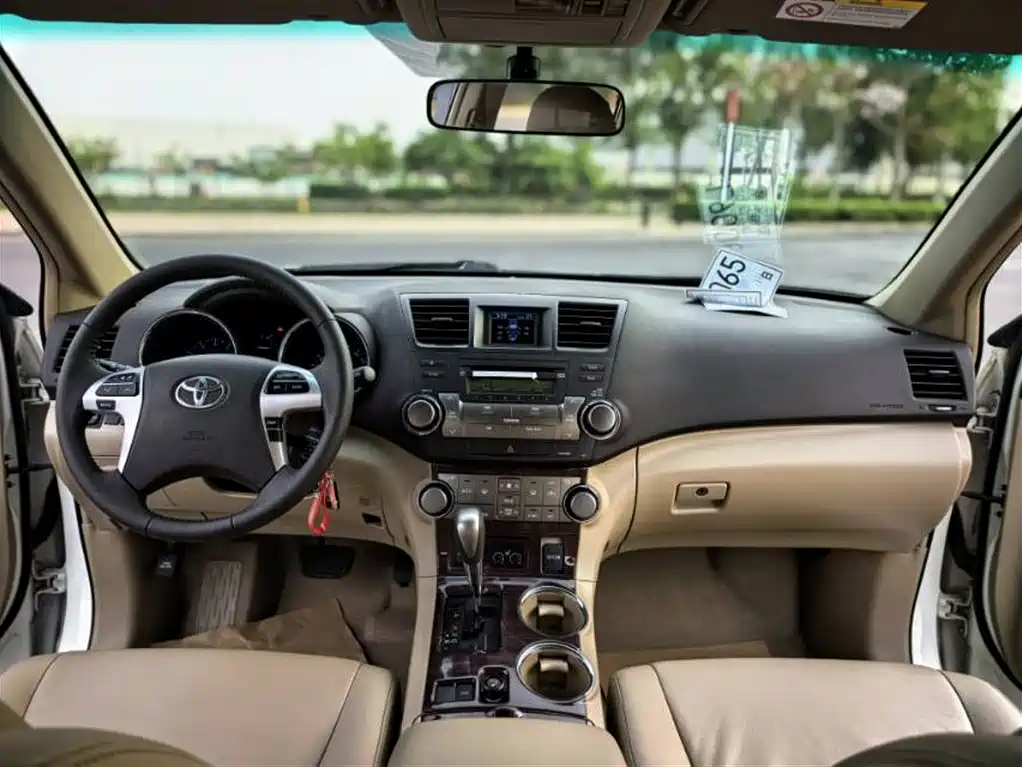 Toyota Highlander 2012 2.7L 2WD 7-Seater Luxury Edition фото 8