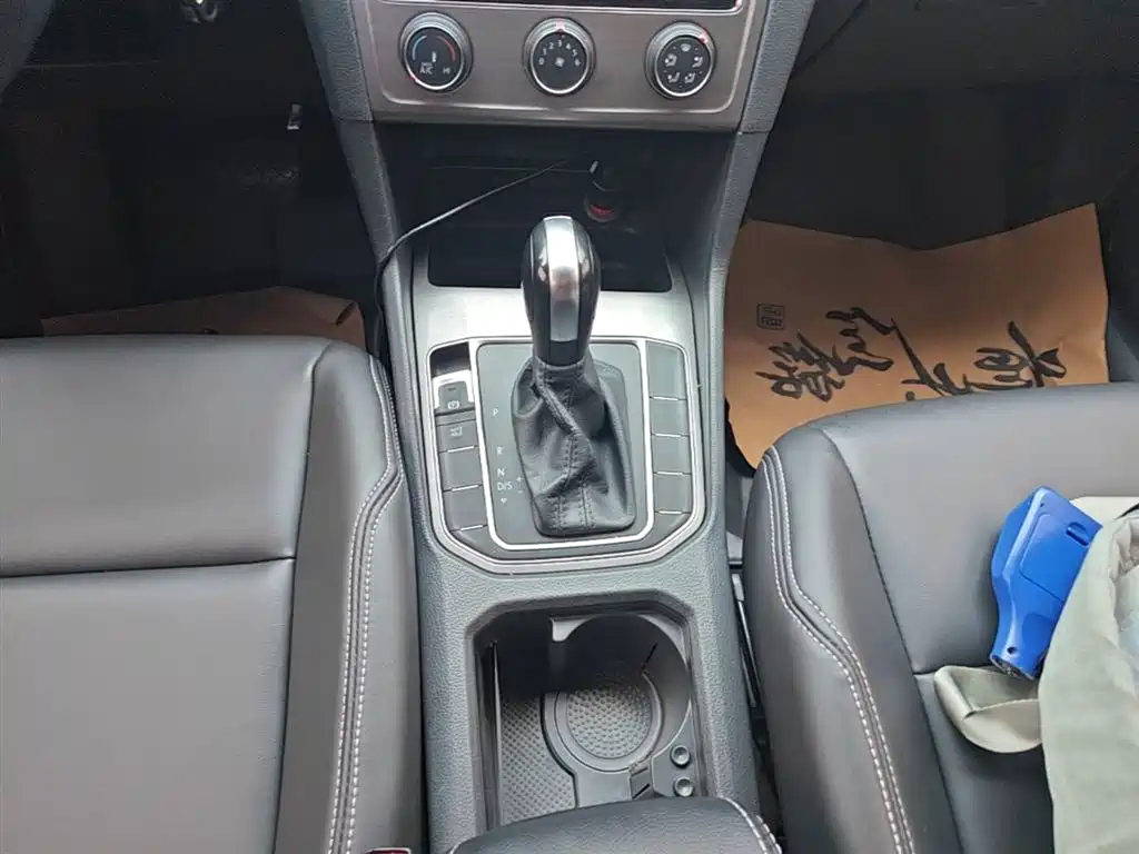 Volkswagen Golf Sportsvan 2018 1.6L Automatic Comfort фото 14