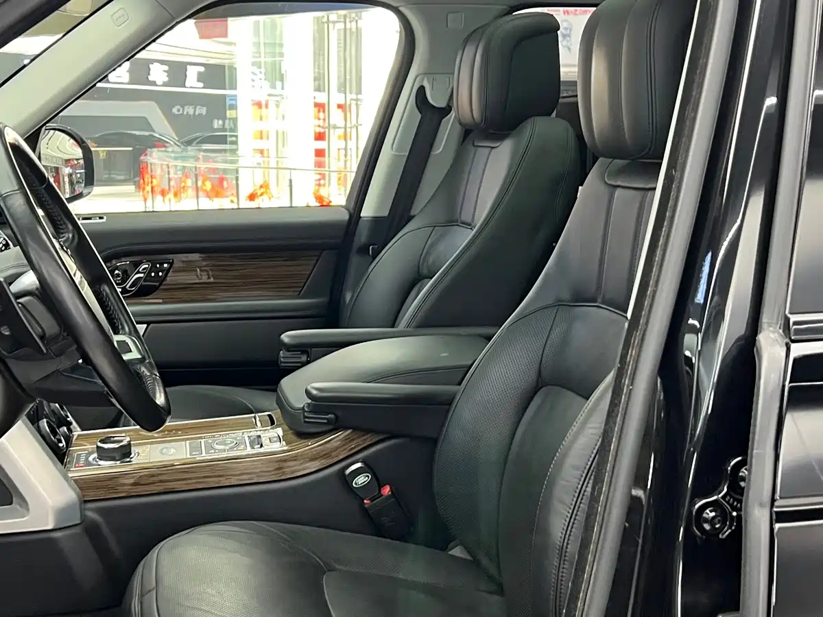 Land Rover Range Rover 2018 3.0 SC V6 Vogue Heritage Extended Edition фото 8