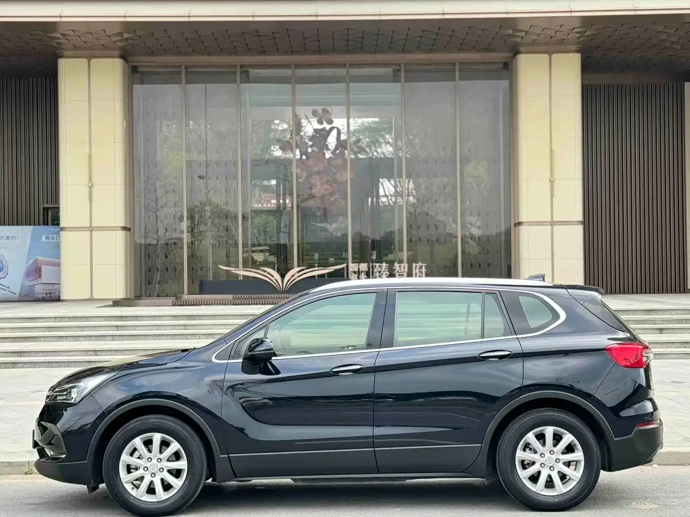 Buick Envision Plus 2020 20T FWD Luxury фото 2