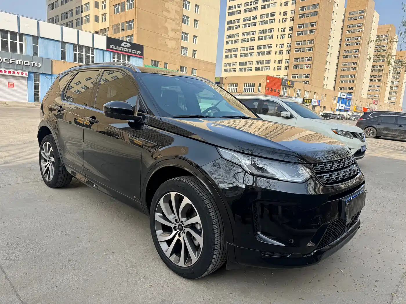 Land Rover Discovery Sport 2022 Model 249PS R-Dynamic S Performance Edition 5-Seater фото 3