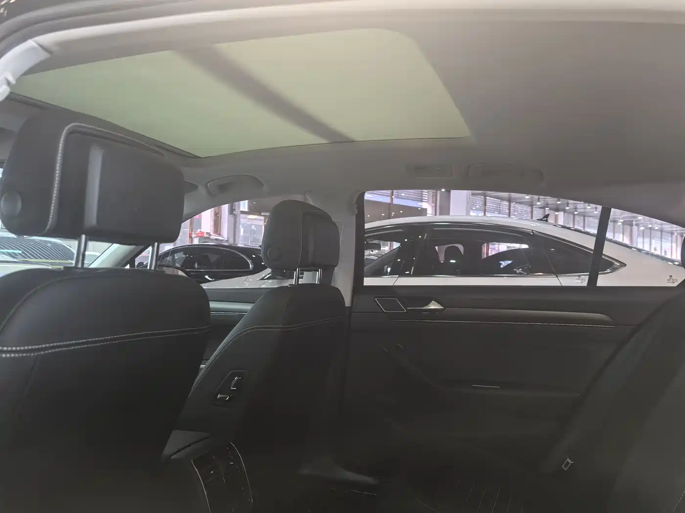 Volkswagen Magotan 2020 330TSI DSG Luxury фото 7
