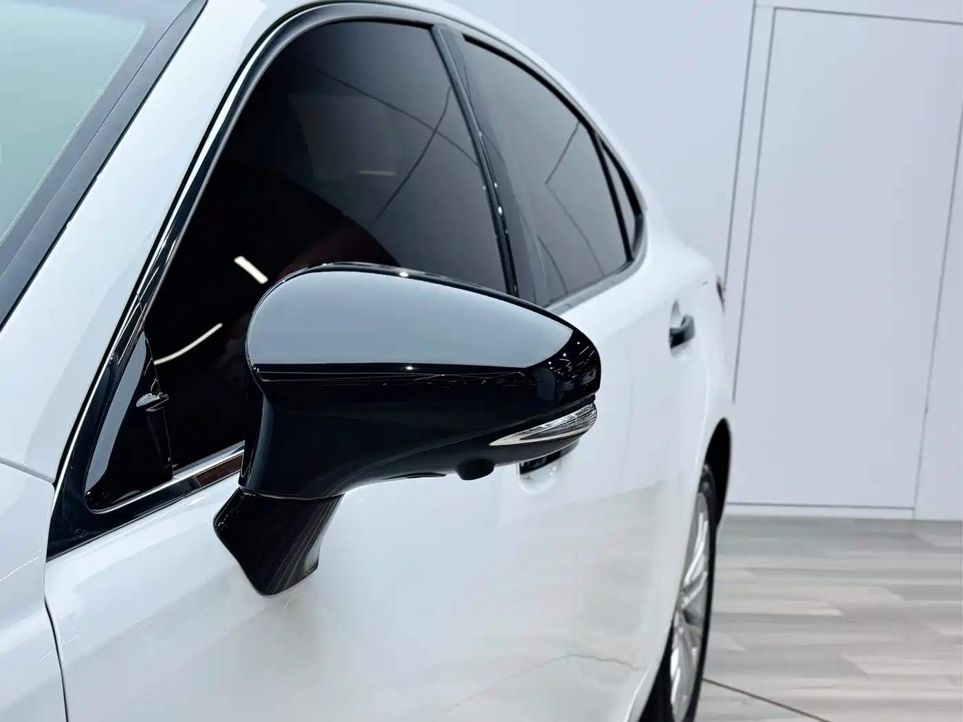Lexus ES 2015 200 Elite Edition фото 24