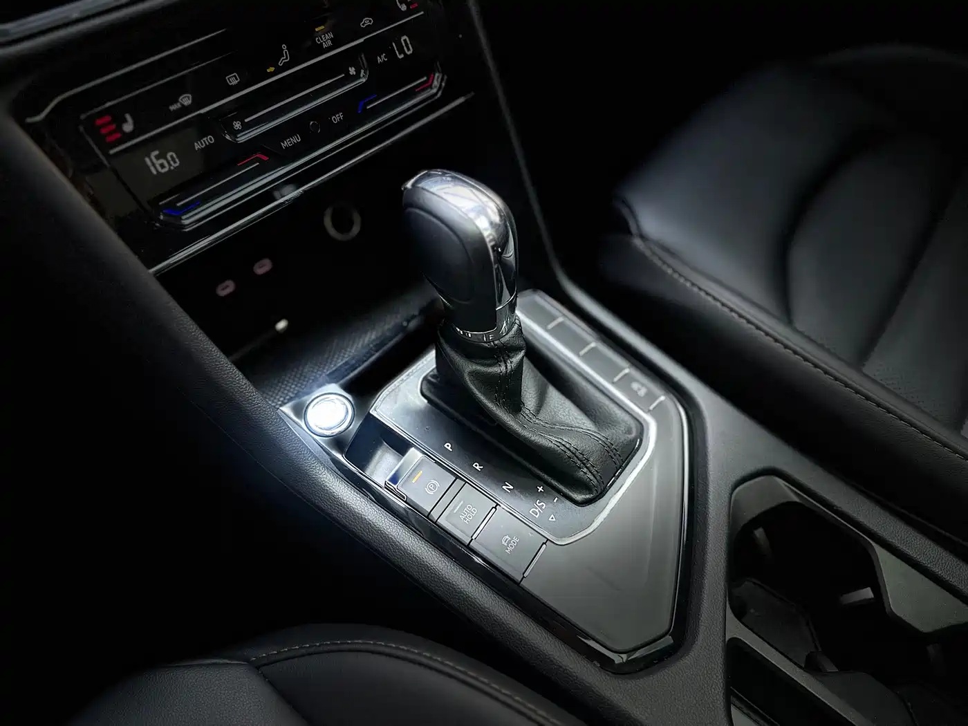 Volkswagen Tharu 2022 280TSI FWD Luxury Edition фото 18