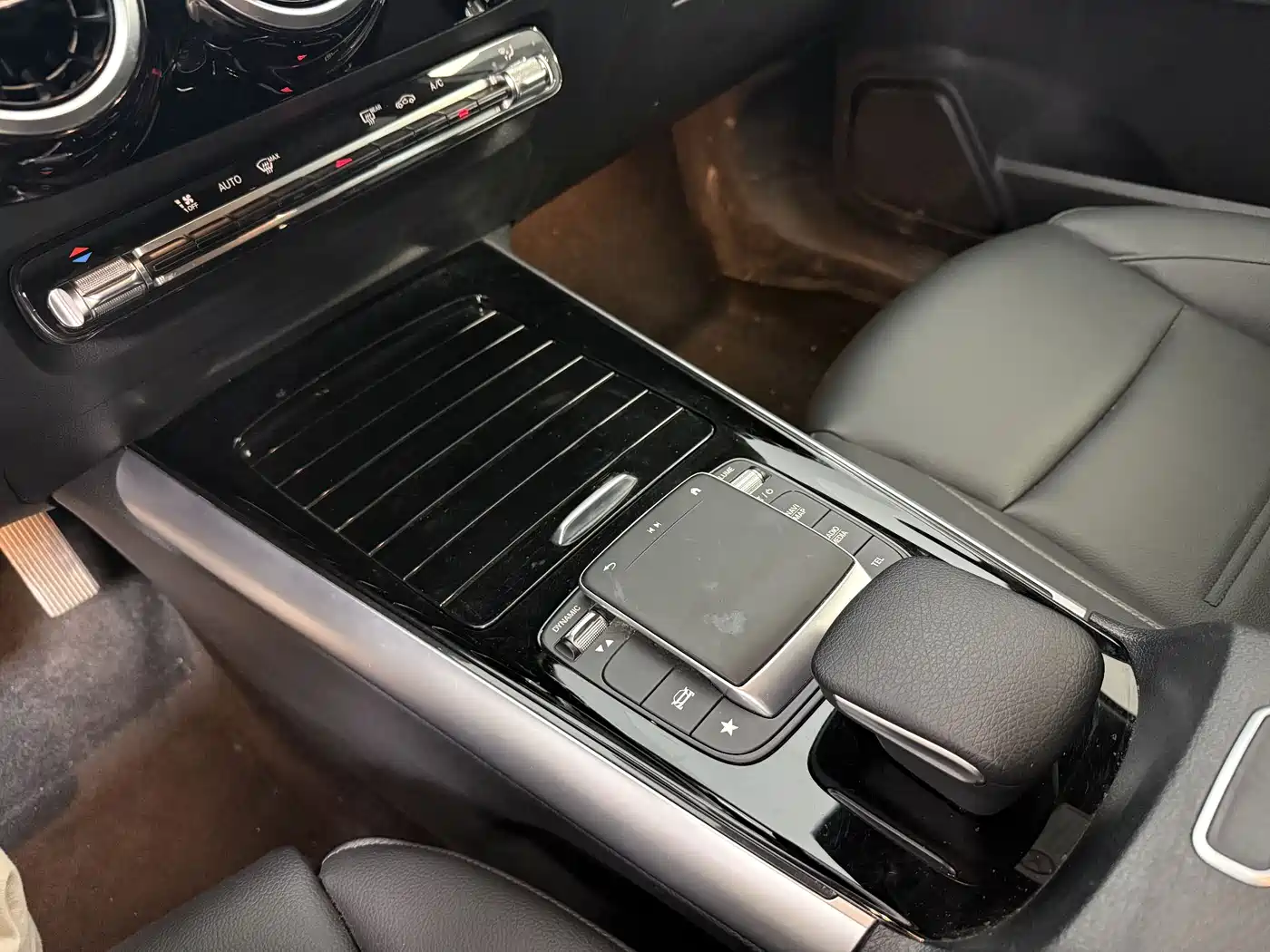 Фото 9 - Mercedes-Benz GLA