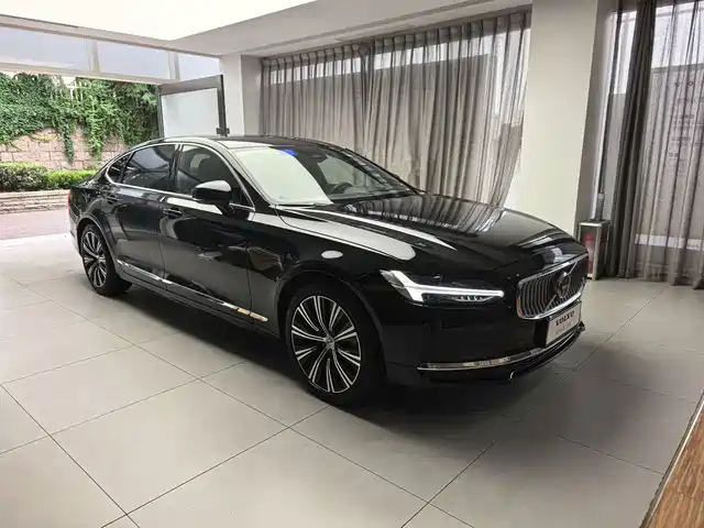 Volvo S90 2025 B5 Zhiyuan Luxury Edition — фото 3