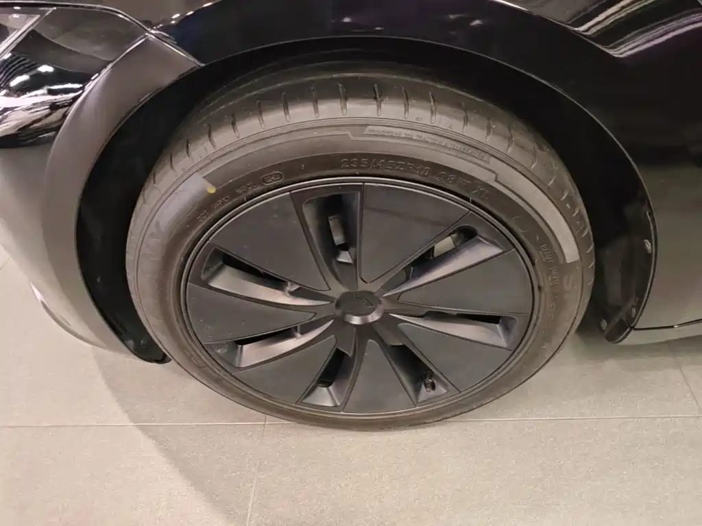Фото 23 - Tesla Model 3
