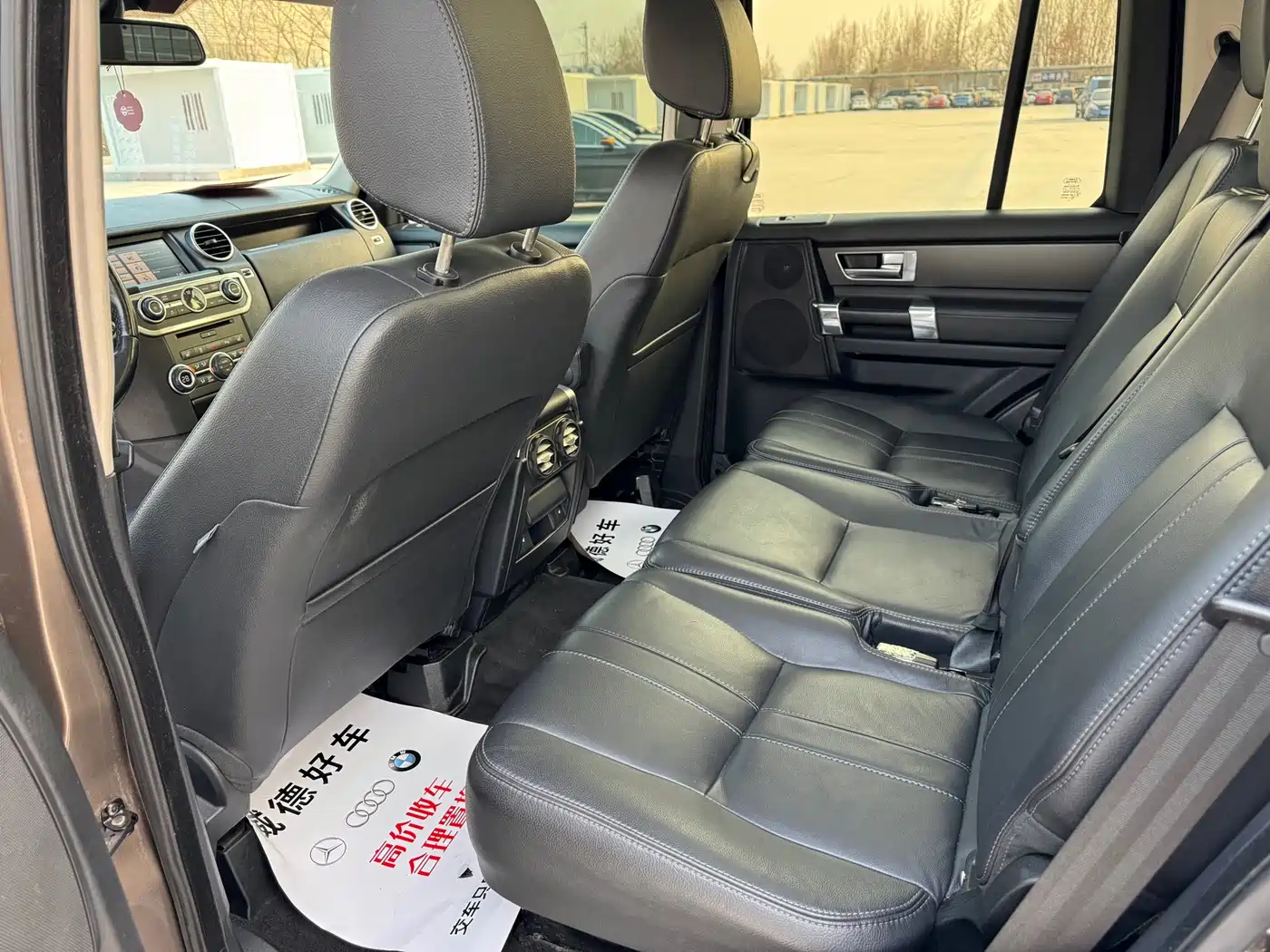 Land Rover Discovery 2015 3.0 SC V6 HSE фото 9