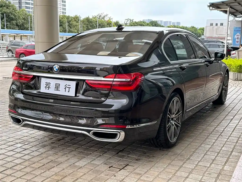 BMW 7 Series 2017 750Li xDrive Customized Edition (4-Seater) фото 39
