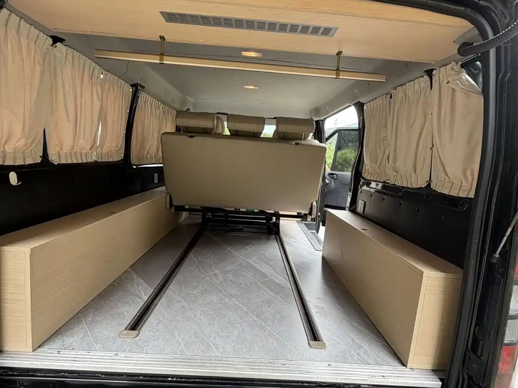 Jiangling JMC Fushun 2025 2023 2.0T Automatic Short Wheelbase Low Roof Commercial MPV 6 Seats (Liftgate)