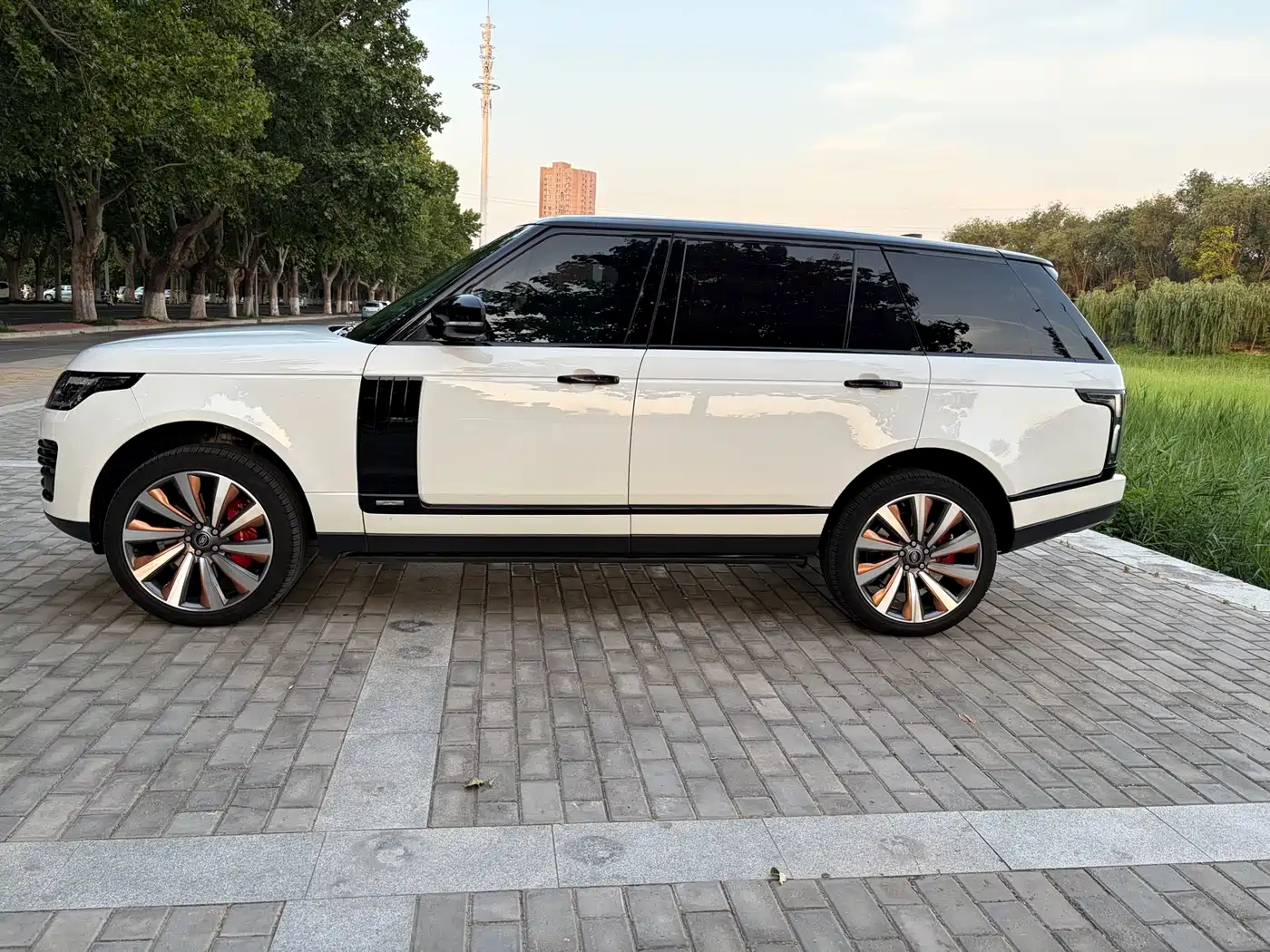 LAND ROVER RANGE ROVER