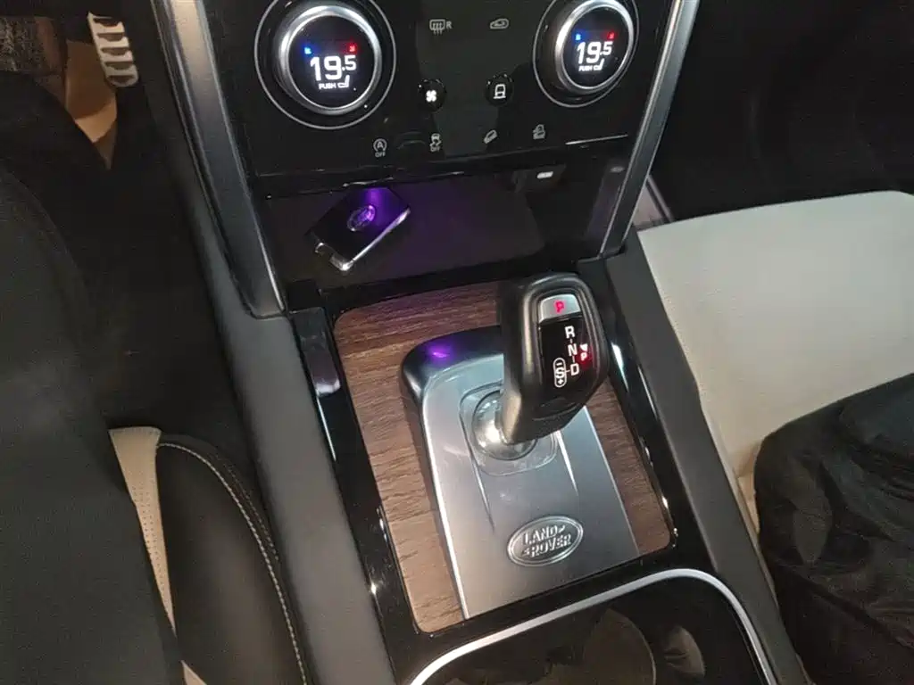 LAND ROVER DISCOVER SPORTS