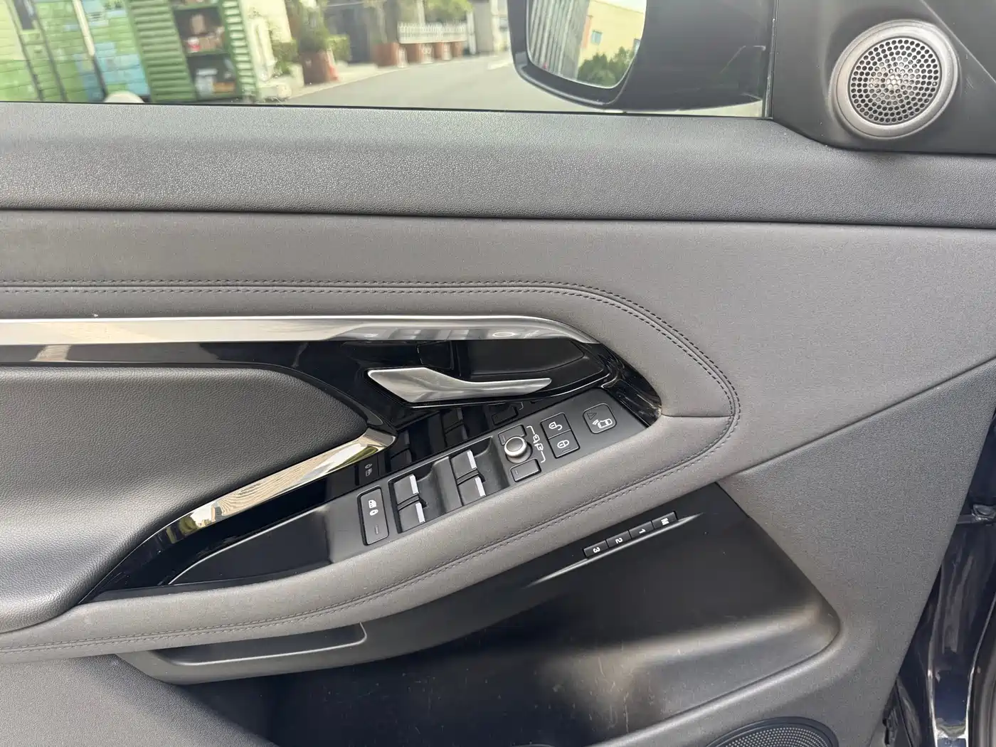 Land Rover Range Rover Evoque 2020 Model 249PS R-DYNAMIC S Gloss Black Sport Edition фото 11