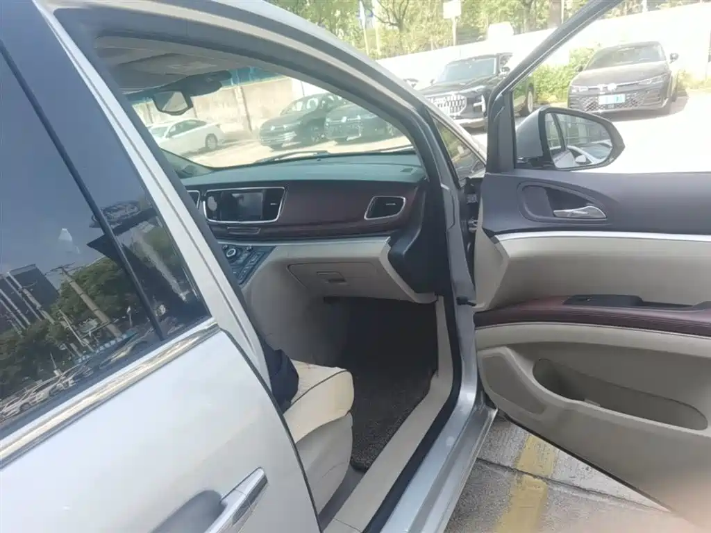 Buick GL8 2014 2.4L LT Luxury Business Executive фото 23