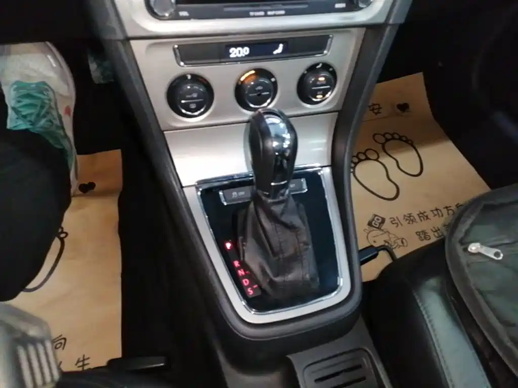 Volkswagen Lavida 2013 Facelift 1.6L Automatic Luxury фото 14