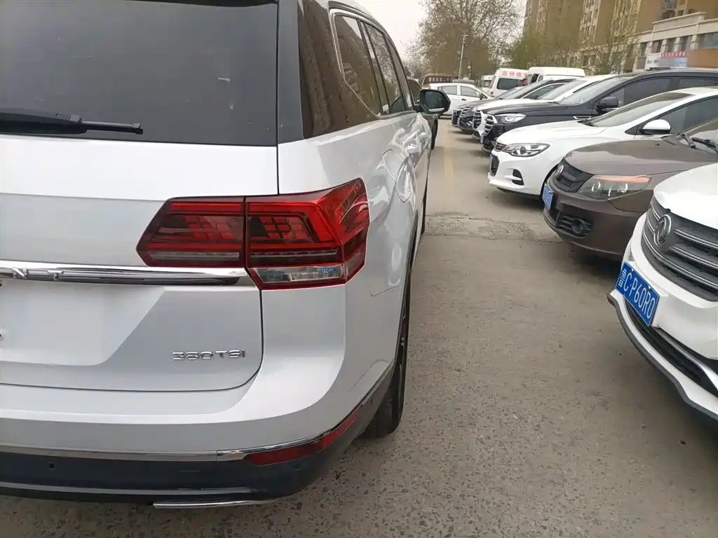 Volkswagen Teramont 2019 380TSI 4WD Luxury Edition China VI фото 24