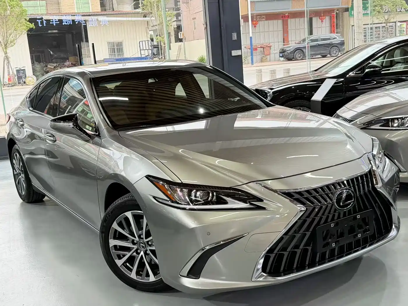 Lexus ES 2022 200 Excellence Edition фото 3