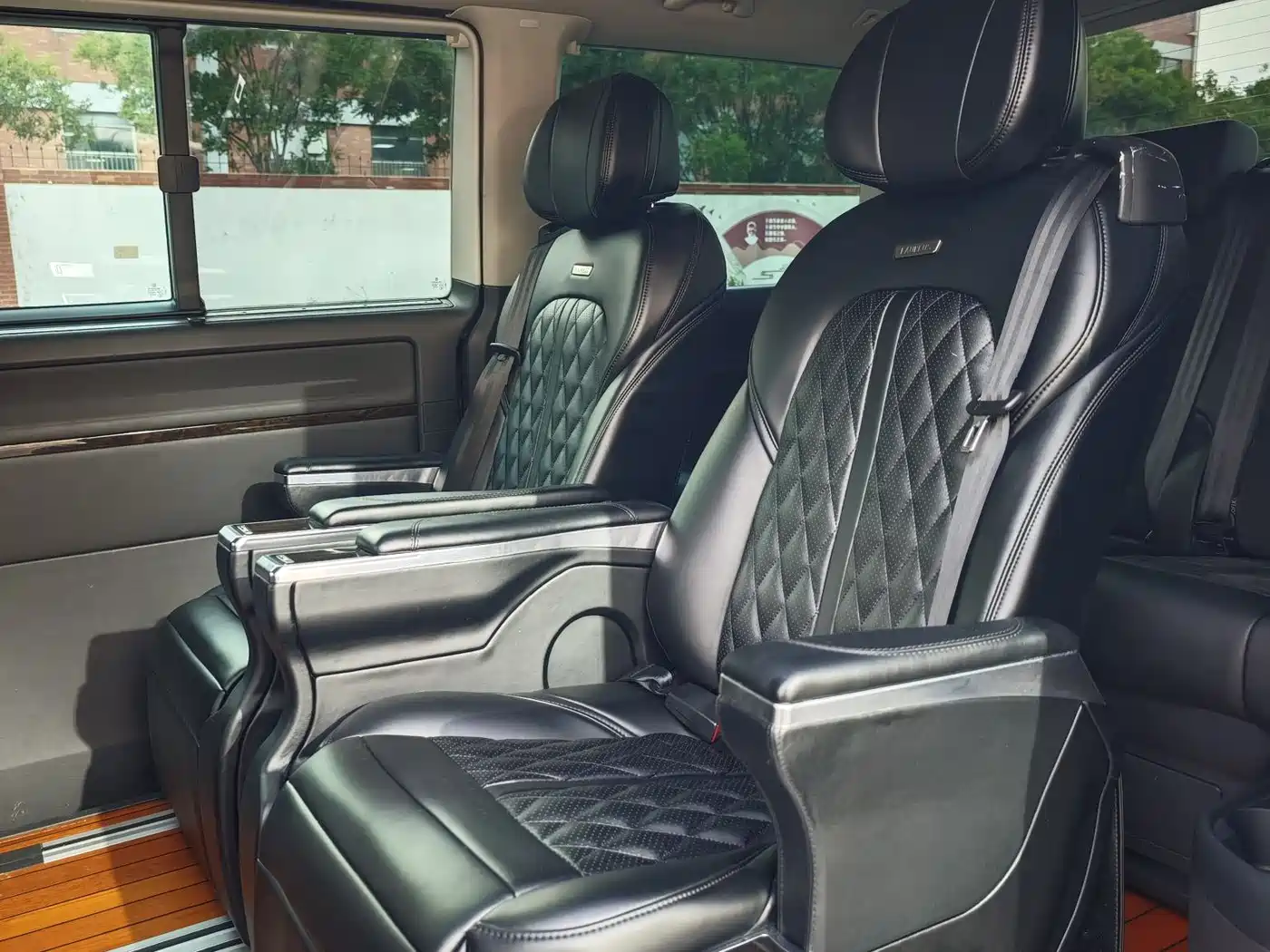 Volkswagen Multivan 2017 2.0TSI 2WD Luxury 7-Seater фото 3