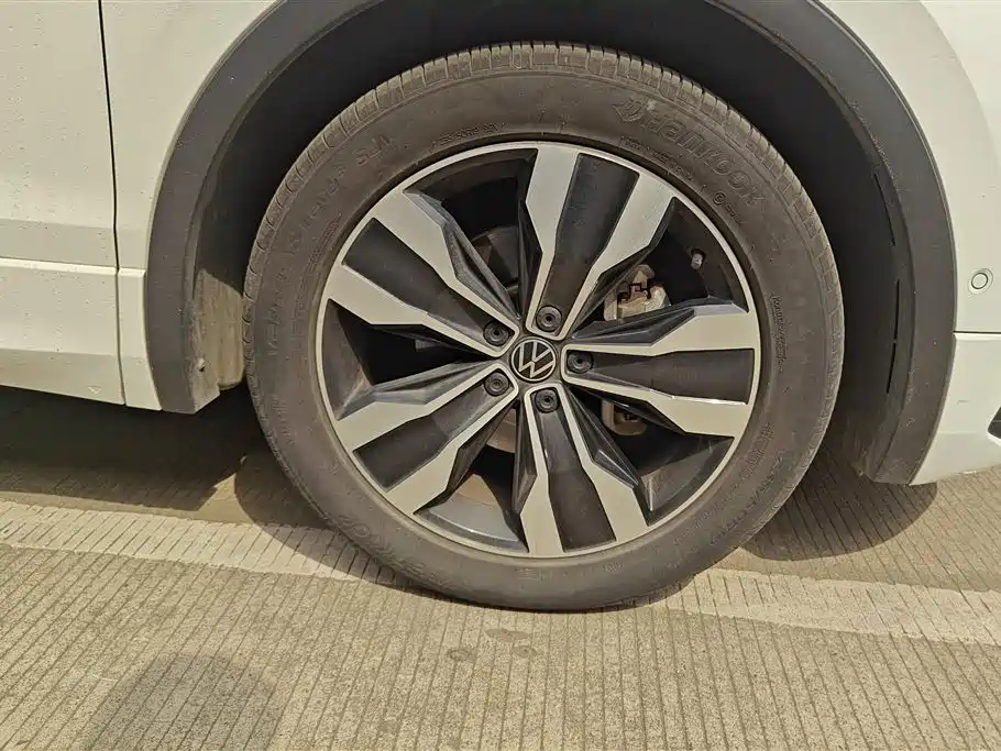 Volkswagen Tiguan L 2023 330TSI Auto 2WD R-Line Premium Edition фото 5