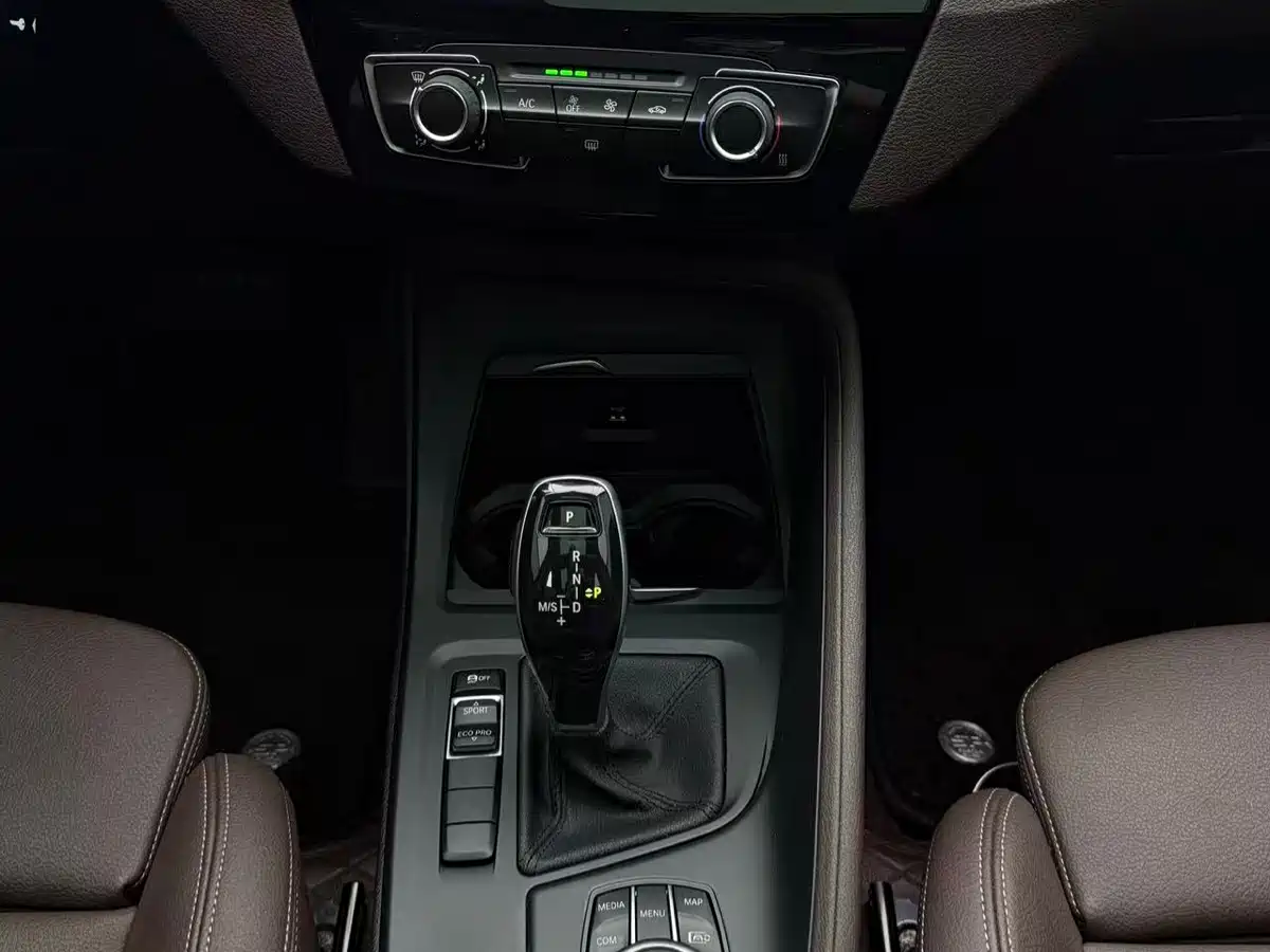 BMW X1 2022 sDrive20Li Fashion фото 10