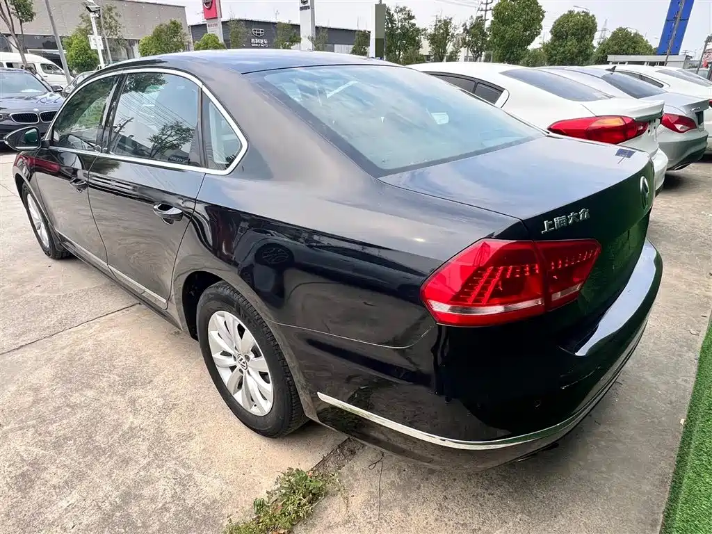Volkswagen Passat 2014 1.8TSI DSG Luxury Navigation Edition фото 4