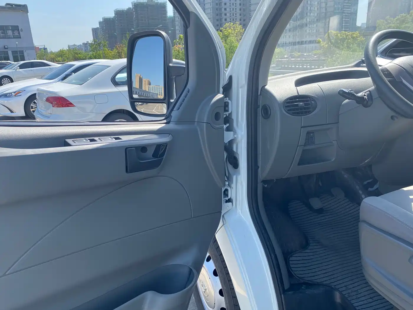 SAIC Maxus Xintu V80 2017 2.5T 6-speed manual Aoyun Tong China V short wheelbase medium roof 5/6/10 seats фото 8