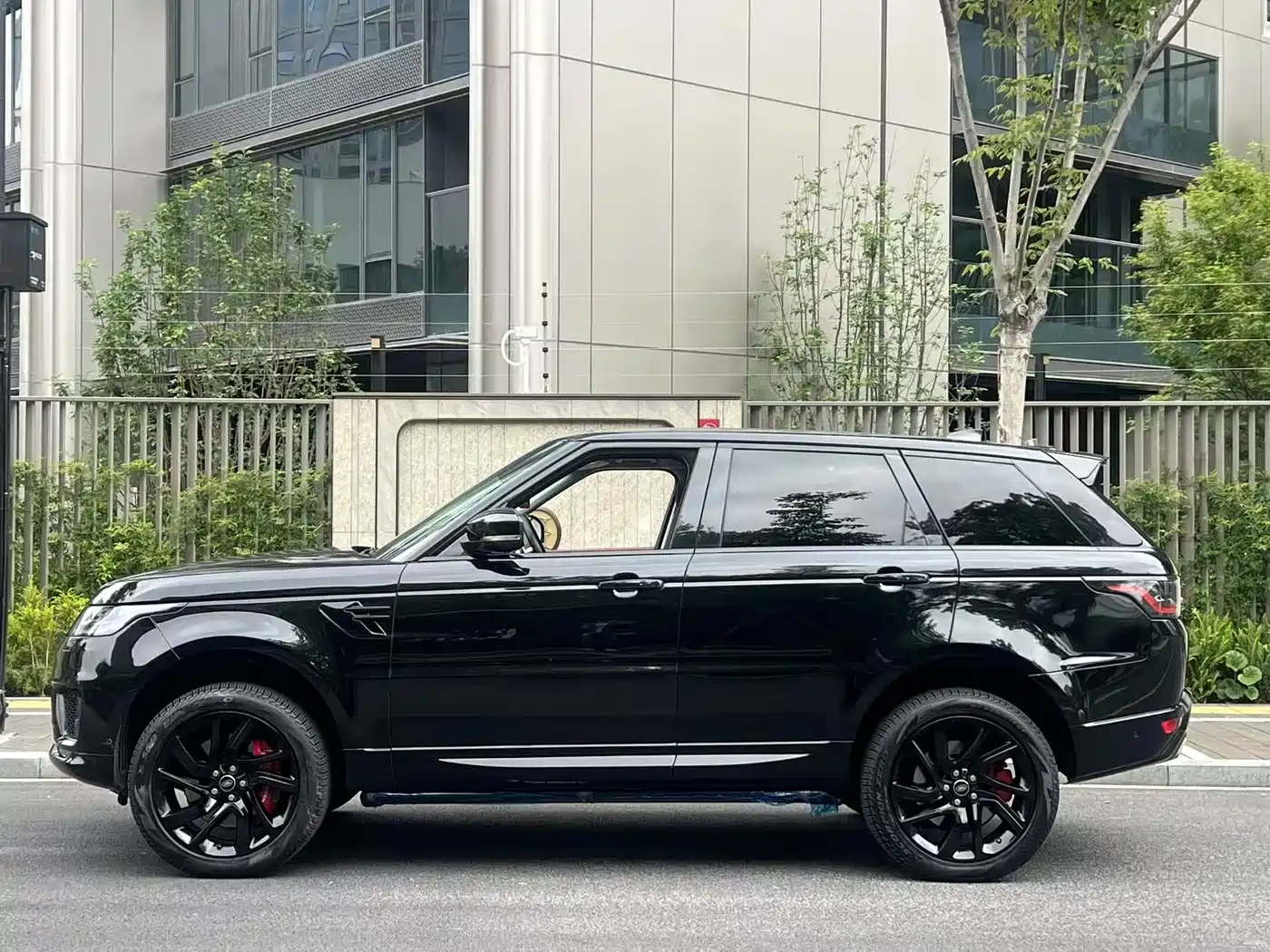 Land Rover Range Rover Sport 2018 3.0 SC V6 Fashion Genesis DYNAMIC фото 4