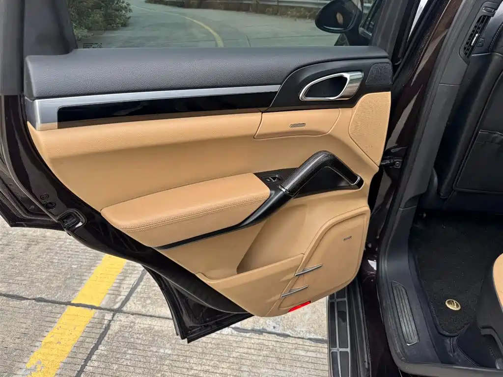 Porsche Cayenne 2014 Cayenne Platinum Edition 3.0T фото 41