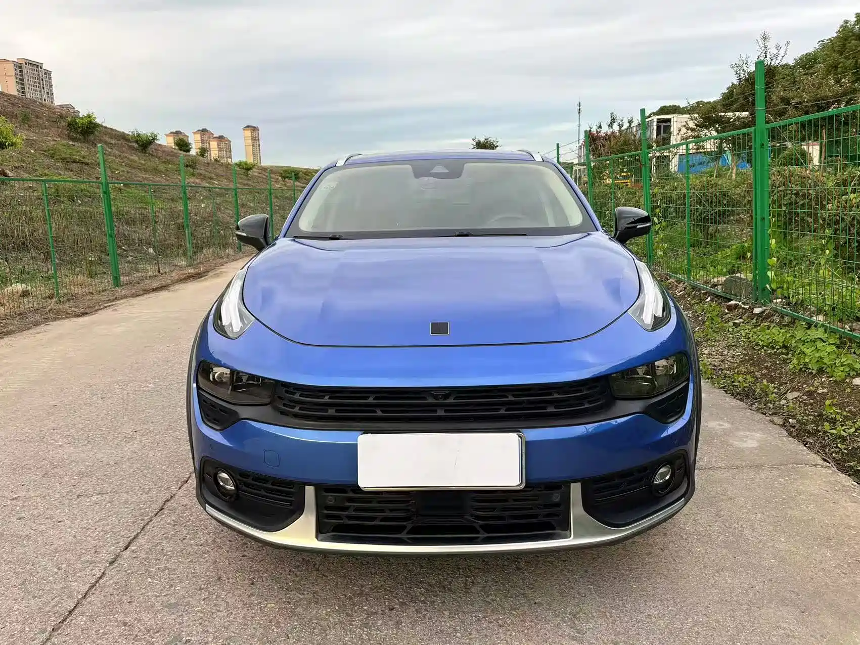 Фото 2 - Lynk & Co 02