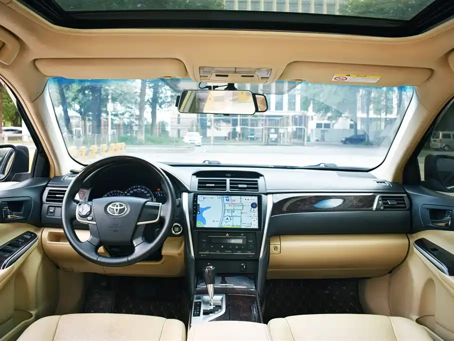 Toyota Camry 2015 2.0G Leading Edition фото 13