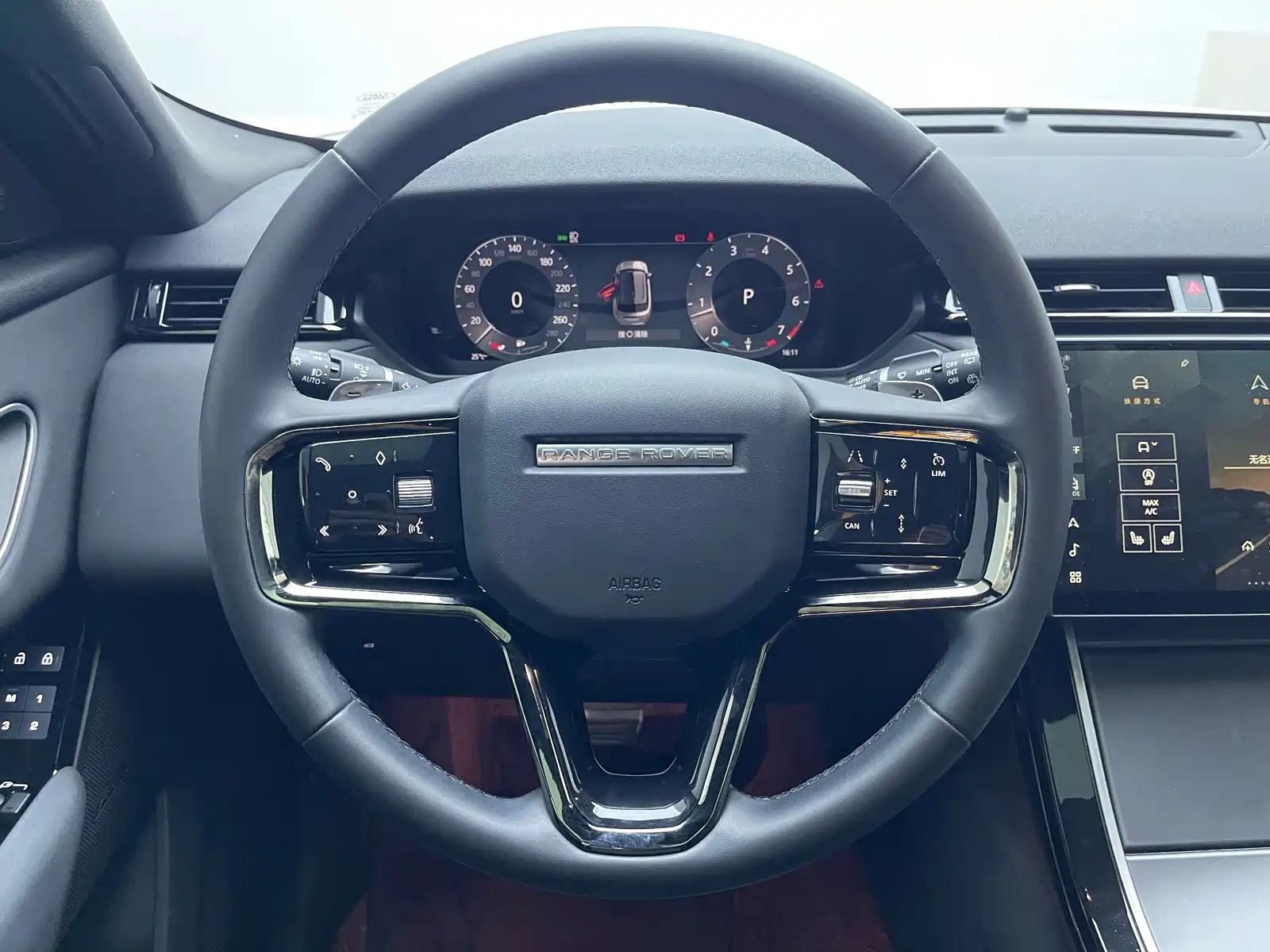 صورة 15 - Land Rover Range Rover Velar