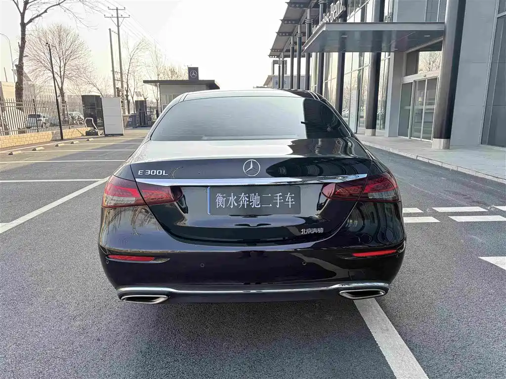 Фото 17 - Mercedes-Benz E-Class