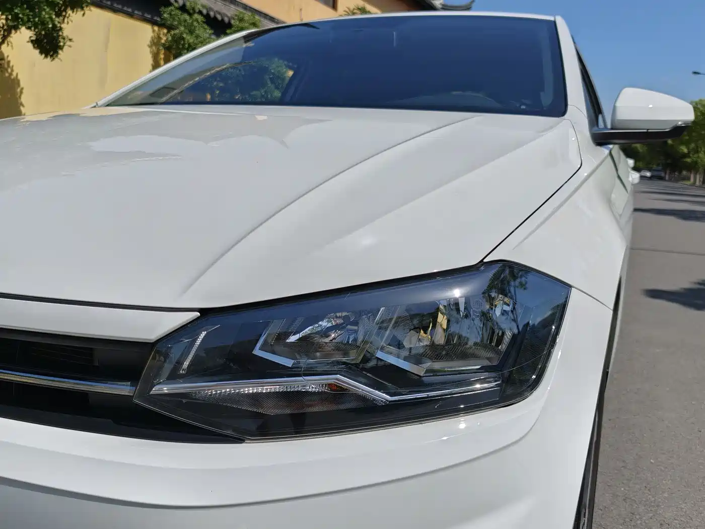VOLKSWAGEN POLO