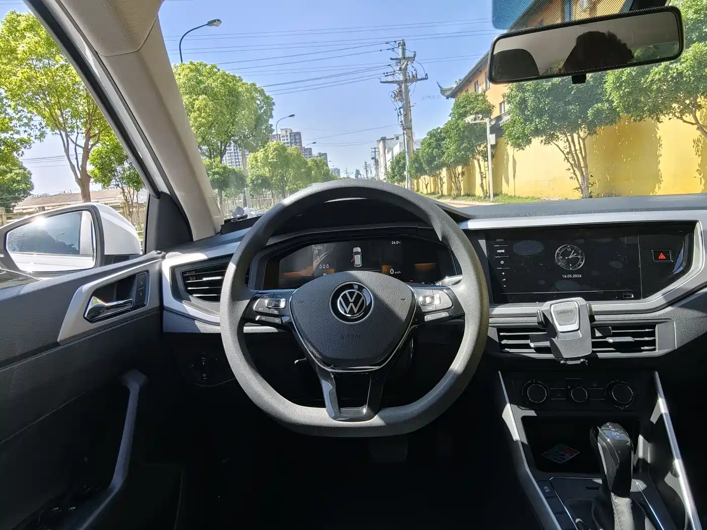 VOLKSWAGEN POLO