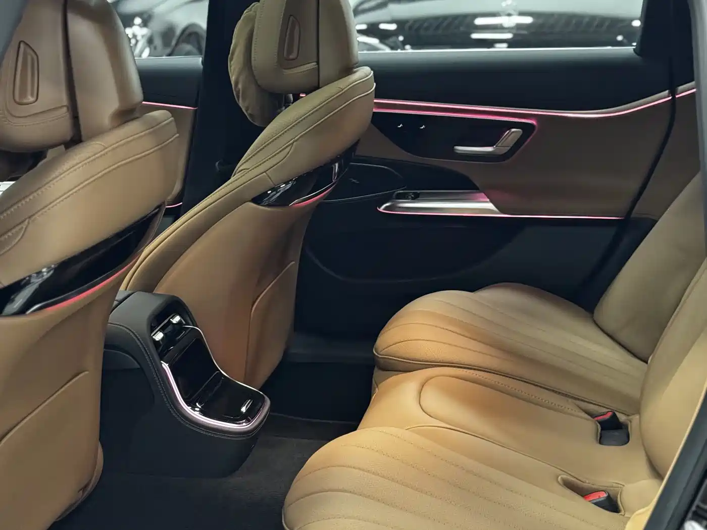 Mercedes-Benz E-Class 2025 E 260 L фото 9
