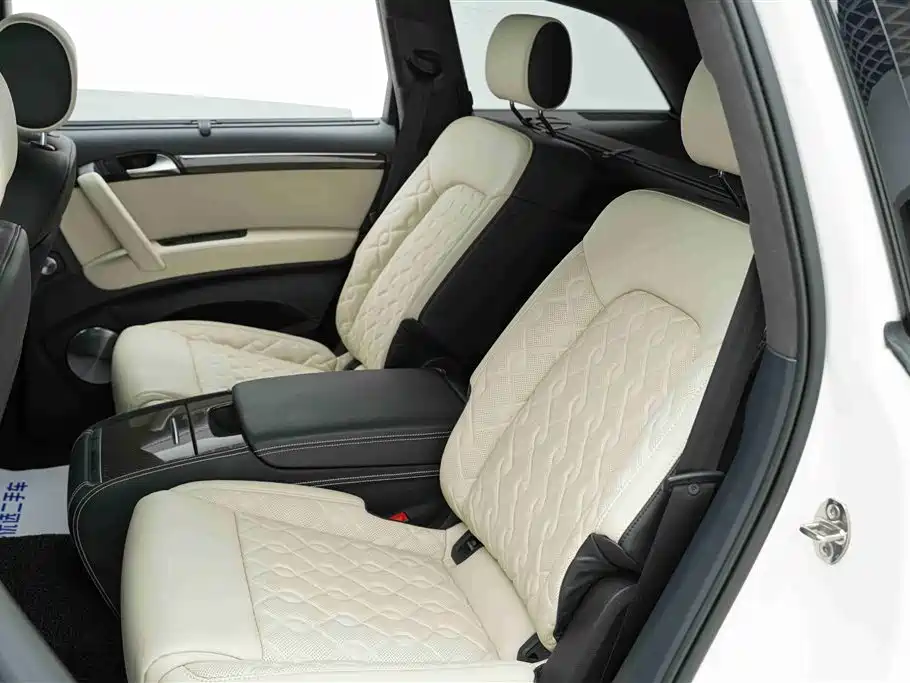 Audi Q7 2010 2010 Model 6.0 V12 TDI Flagship