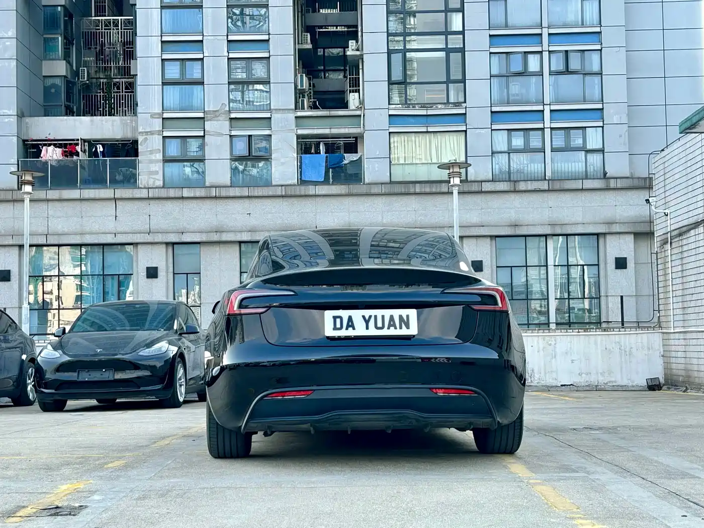 TESLA MODEL 3