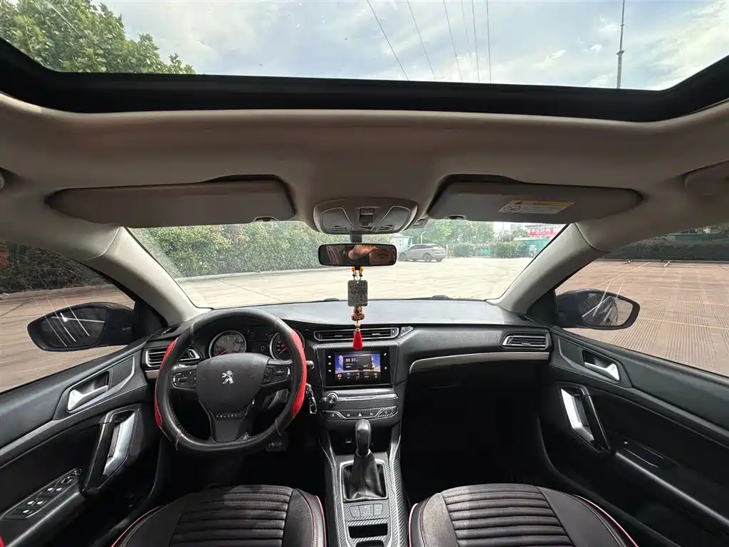 Peugeot 408 2015 Model 1.2T Automatic Luxury Edition фото 11