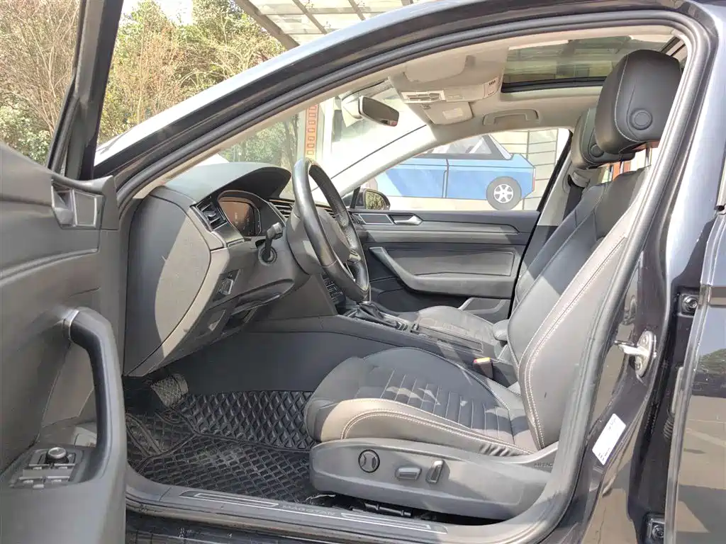 Volkswagen Magotan 2020 330TSI DSG Luxury фото 5