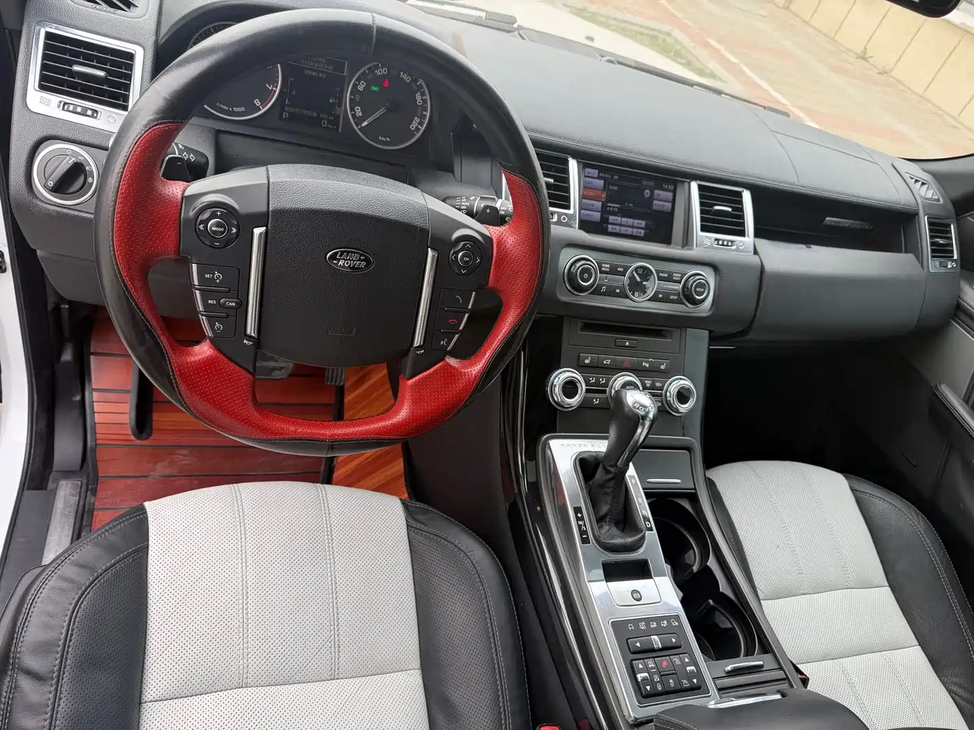 Фото 13 - Land Rover Range Rover Sport