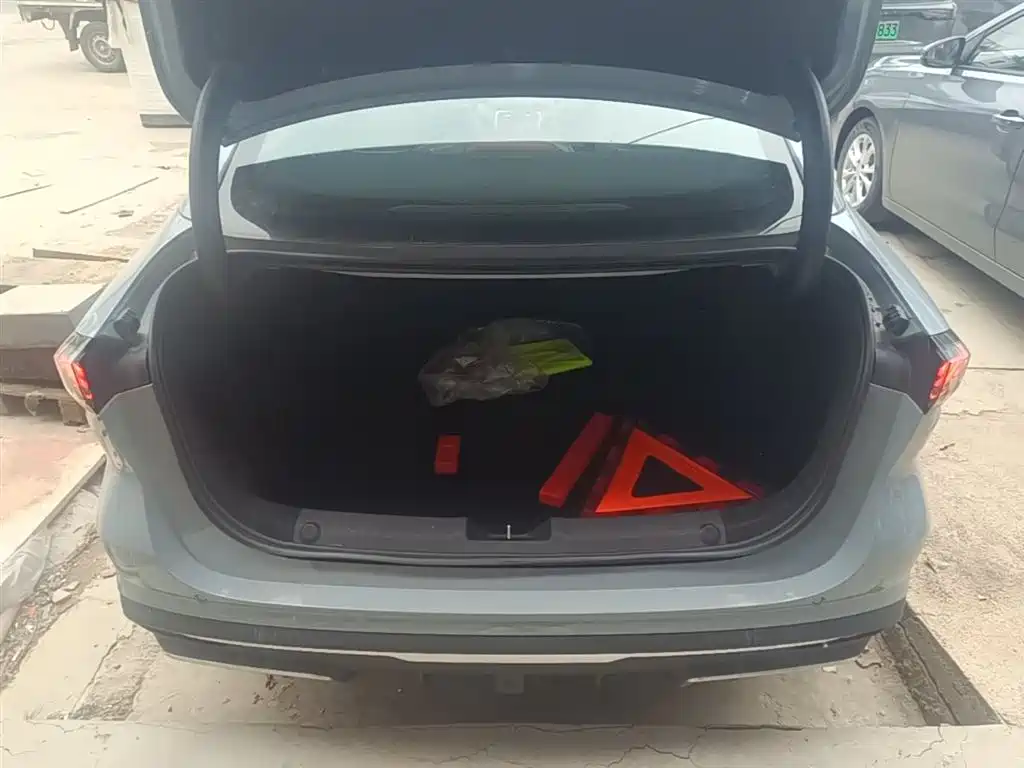 Geely Galaxy Galaxy L6 2025 EM-i 140km Explorer+ Edition фото 19