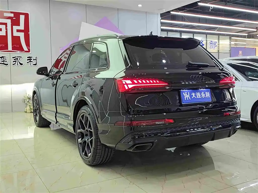 Audi Q7 2025 2025 45 TFSI quattro S line Black Warrior