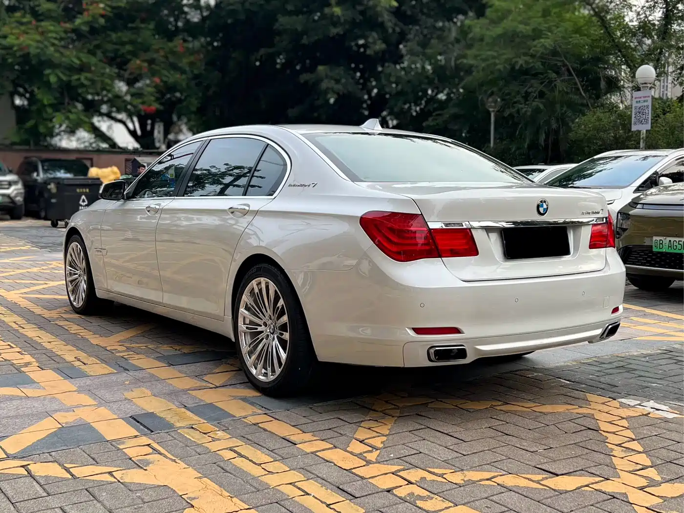 BMW 7 Series 2010 4.4T Hybrid фото 9